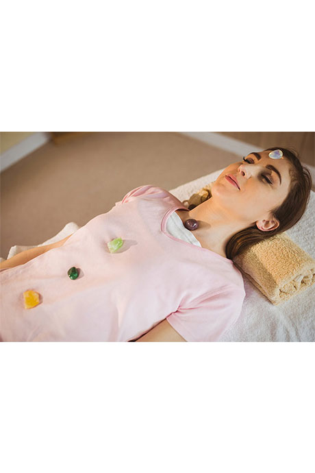 روش استفاده از سنگ‌ها در چاکرا درمانی